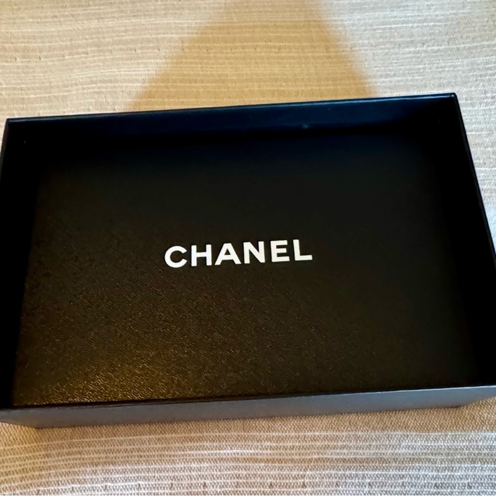 CHANEL Silver Quilted Wallet - Picture 11 of 15